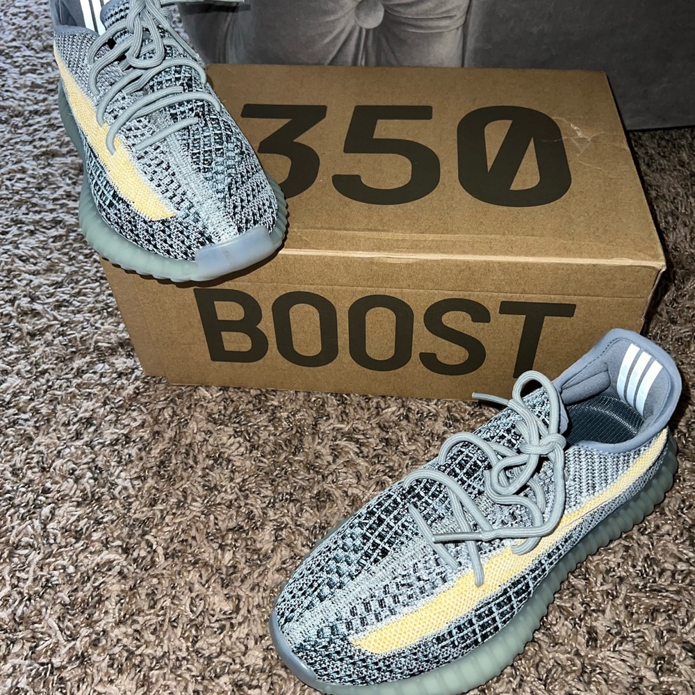 YEEZY BOOST 350 V2 ASH BLUE SIZE 6